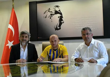 Ankaragücü'nde çifte imza