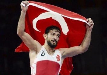 Selahattin Kılıçsallayan'dan gümüş madalya