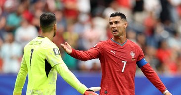 Cristiano Ronaldo çılgına Döndü! Takım arkadaşıyla tartıştı