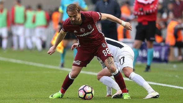 Beşiktaş’ta Şenol Güneş o isimlerin biletini kesti