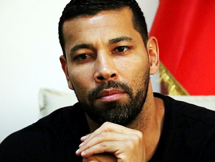 Andre Santos ağlayarak veda etti