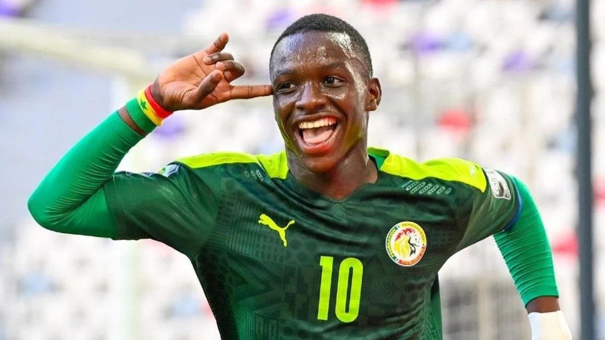 TRANSFER HABERİ: Fenerbahçe'ye 16'lık yıldız! İstanbul'a geldi TRANSFER HABERİ: Fenerbahçe'ye 16'lık yıldız! İstanbul'a geldi