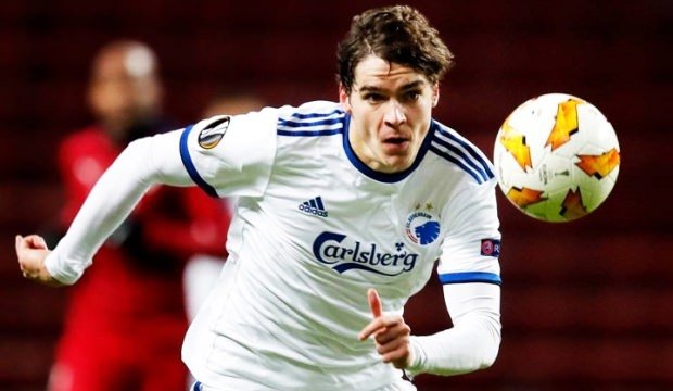 Fenerbahçe’nin gözdesi Skov el yakıyor!