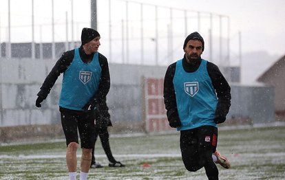 EMS Yapı Sivasspor VavaCars Fatih Karagümrük maçının hazırlıklarına kar altında devam etti!