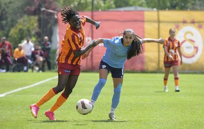 Galatasaray Kadın Futbol Takımı’nda oynayan Ruth Kipoyi rakibine yumruk attı!