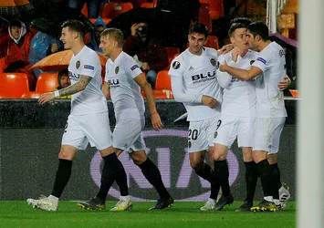 Valencia yarı final biletini kaptı