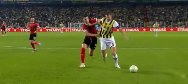 Fenerbahçe ikinci yarının başında penaltı kazandı! İşte o pozisyon - 2