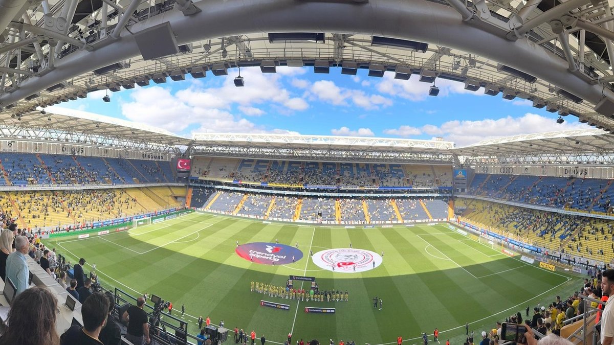 Fenerbahçe tribünlerinden Yönetim istifa sesleri! Fenerbahçe tribünlerinden Yönetim istifa sesleri!