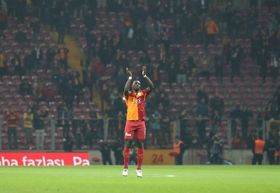 Gomis için flaş iddia! Satıldı...