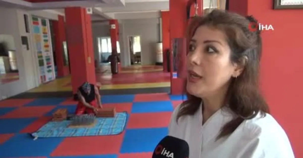 İranlı karate antrenöründen ilginç gösteri!