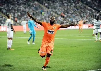Vagner Love imzayı atıyor