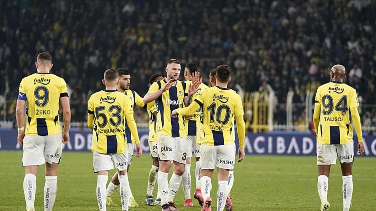 Fenerbahçe'de hedef Kadıköy'de galibiyet! İşte Jose Mourinho'nun Erzurumspor FK maçı muhtemel 11'i Fenerbahçe'de hedef Kadıköy'de galibiyet! İşte Jose Mourinho'nun Erzurumspor FK maçı muhtemel 11'i