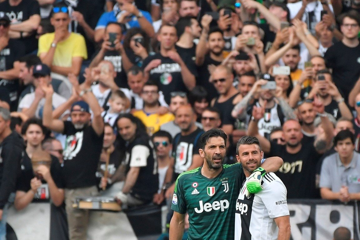 Buffon, gözyaşları içinde Juventus kariyerini noktaladı