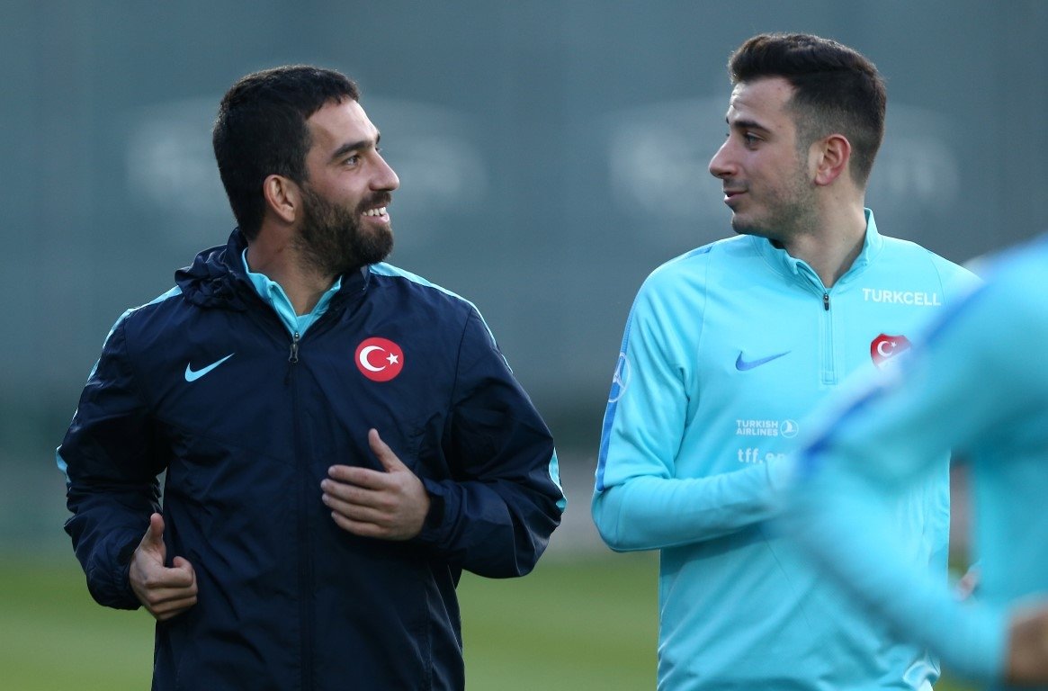 Arda Turan, uçakta gazeteciyle kavga etti