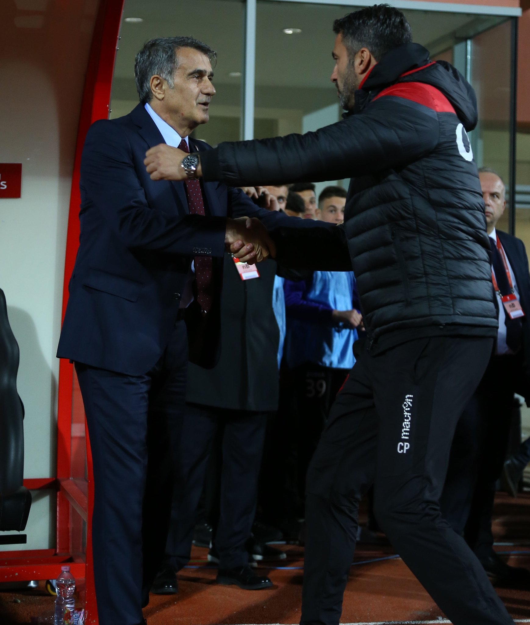 Arnavutluk - Türkiye maçında dikkat çeken kare! Görenleri büyüledi...