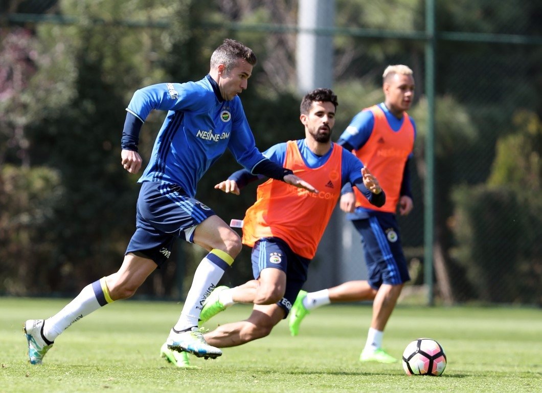 Robin van Persie dünya devine gidiyor