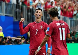 Ronaldo tarihe geçti Portekiz farklı kazandı!