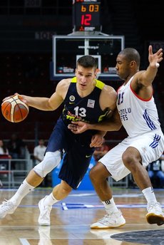 Fenerbahçe, Anadolu Efes'i dağıttı