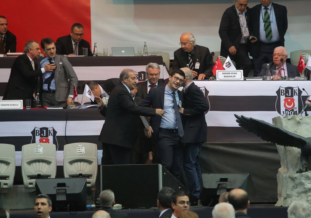 Galeriye oy verebilirsiniz Puan: 0 Fikret Orman mali kongrede kavga etti