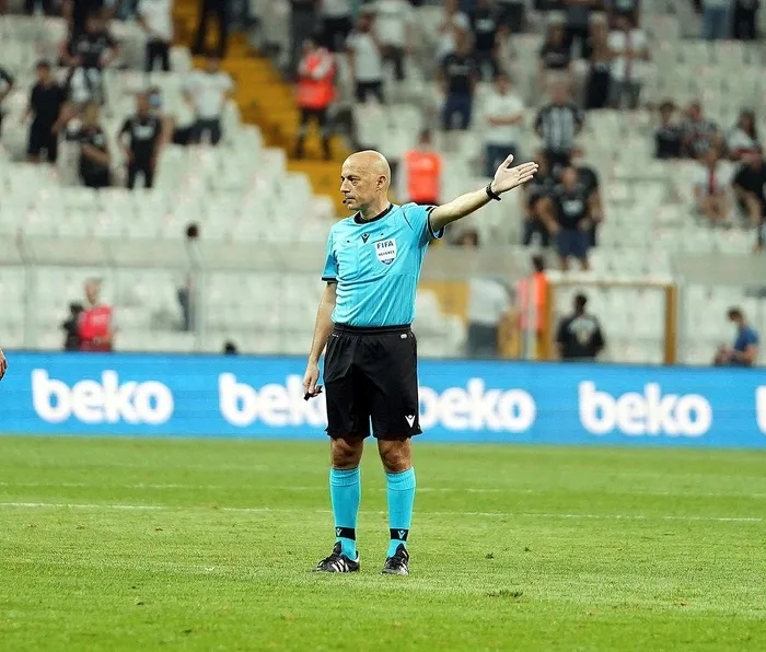 Son dakika spor haberi: Trabzonspor - Galatasaray maçının VAR'ı Cüneyt Çakır oldu! - 1