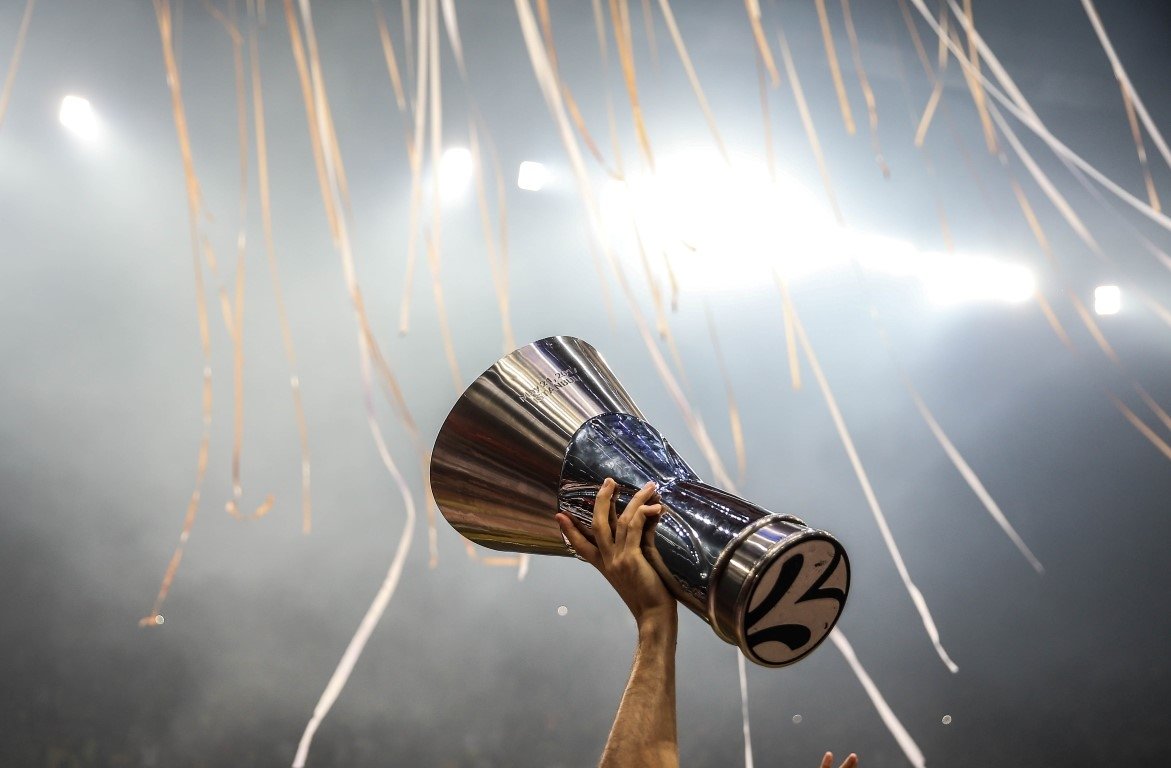 Datome söz verdi, saçlarını kestirdi