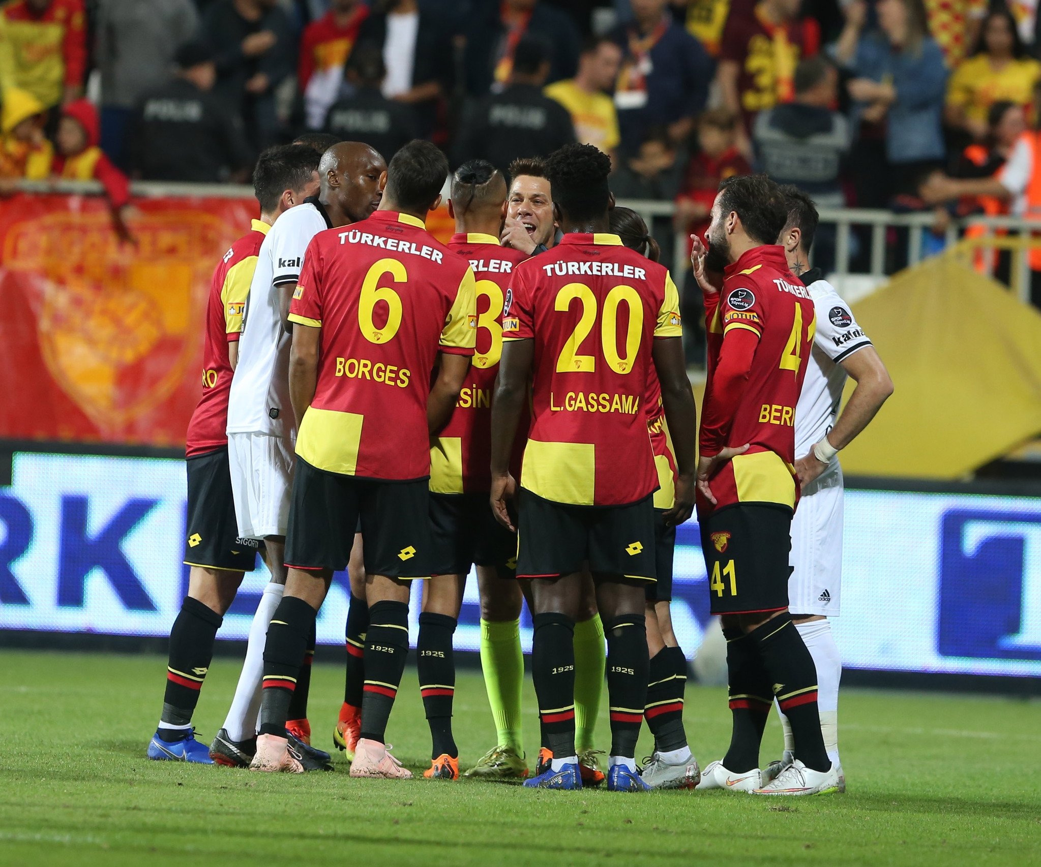 Göztepe - Beşiktaş Maçtan kareler