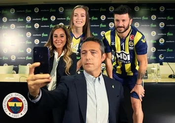 Saha dışında el ele