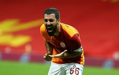 Bir devir sona erdi! Arda Turan futbolu bıraktığını açıkladı