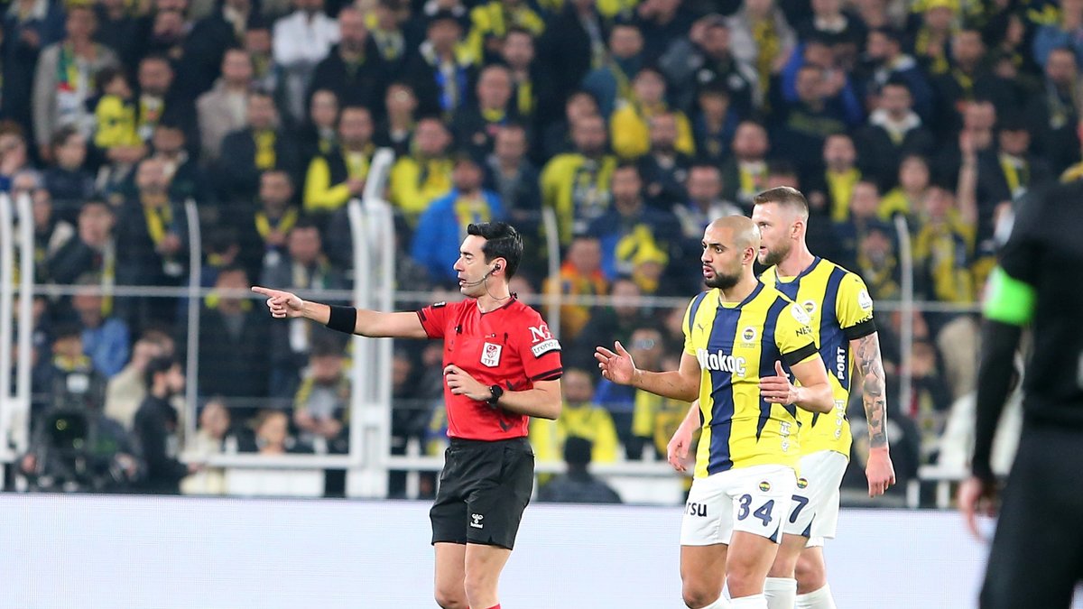 Kadıköy'de penaltı kararı! Fenerbahçe - Çaykur Rizespor maçı Kadıköy'de penaltı kararı! Fenerbahçe - Çaykur Rizespor maçı
