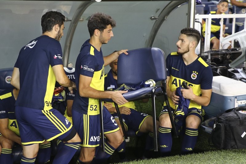 Emre Belözoğlu’ndan Ozan’a fırça!
