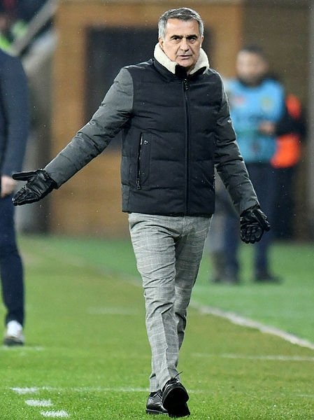 Şenol Güneş  Ersun Yanal’a karşı üstün