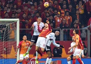 Beşiktaş derbide Galatasaray'ı devirdi