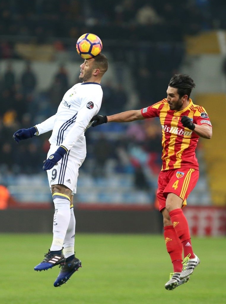 Kayserispor-Fenerbahçe karşılaşmasından kareler