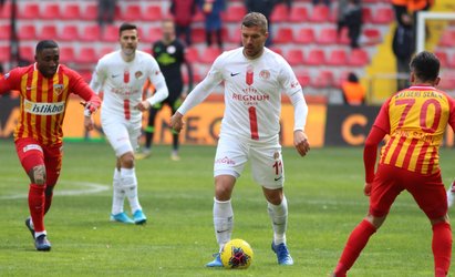 Antalyaspor Podolski'yi riske etmeyecek
