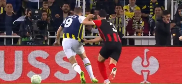 Fenerbahçe ikinci yarının başında penaltı kazandı! İşte o pozisyon - 3