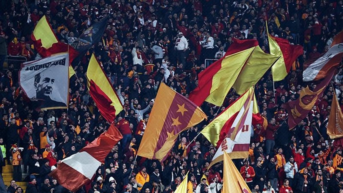 Dev derbi öncesi Galatasaraylı taraftarlara 'uyarı' yazısı! Dev derbi öncesi Galatasaraylı taraftarlara 'uyarı' yazısı!