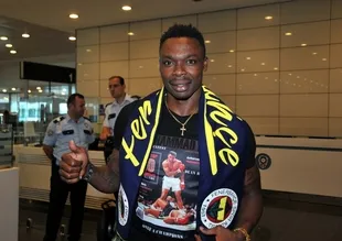 Fenerbahçe, Carlos Kameni'ye imzayı attırdı