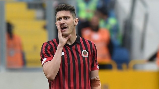 Fenerbahçe’ye 1 santrfor 1 orta saha!