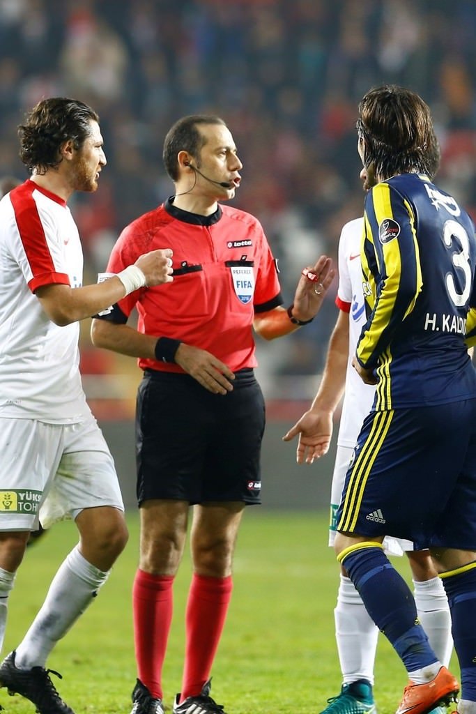 Cüneyt Çakır’a SMS yağmuru