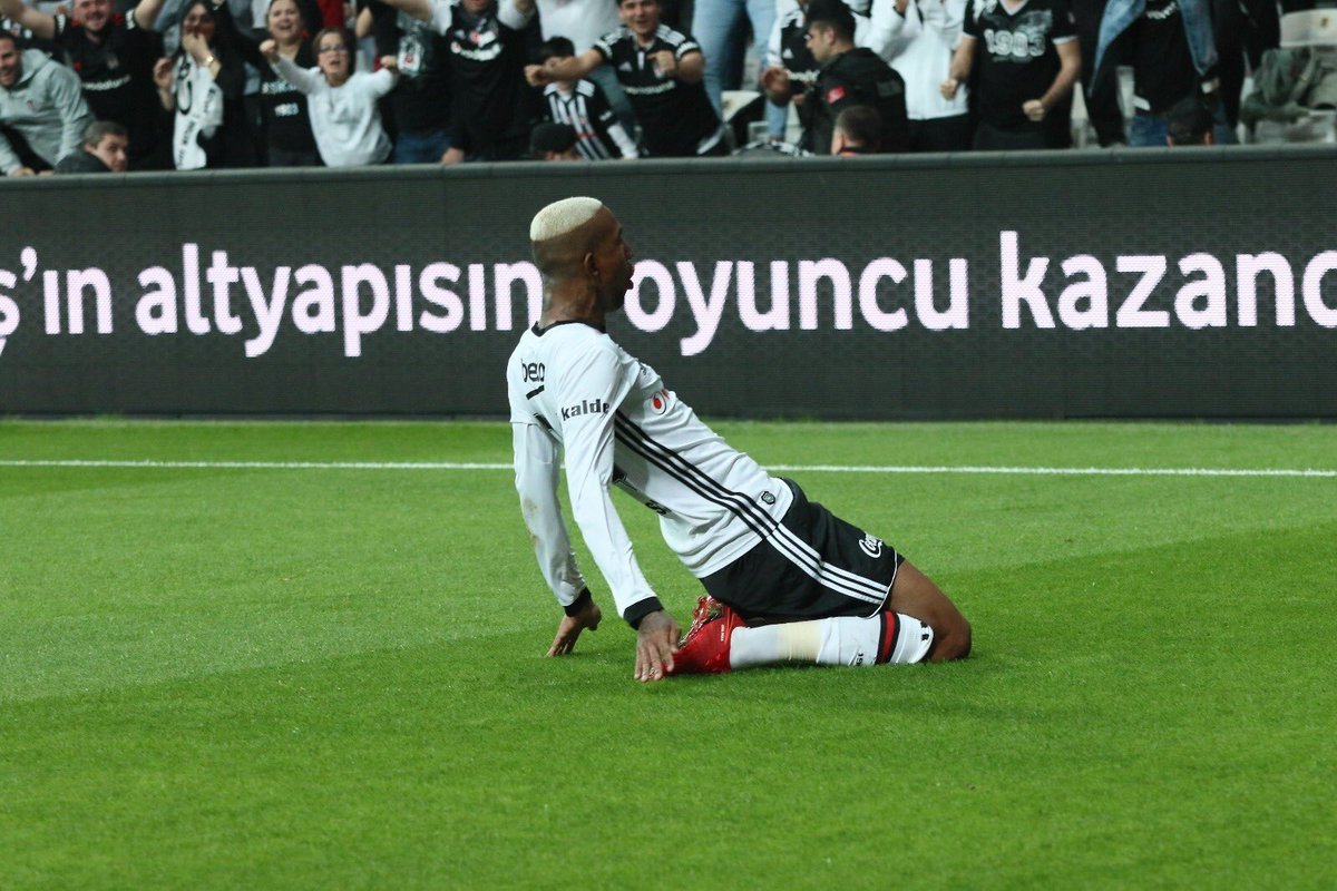 Beşiktaş tribünlerinde yenge rüzgarı