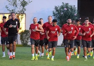 Aslan 3'te 3 peşinde