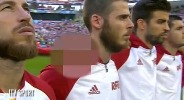 İspanya Pique’nin el hareketini konuşuyor