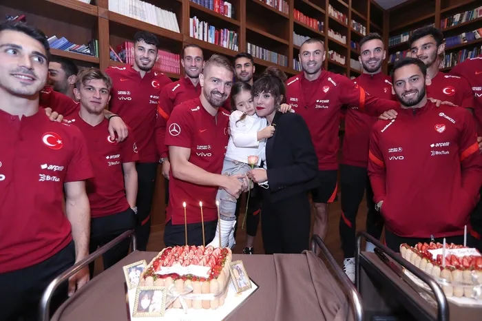 MİLLİ TAKIM HABERLERİ - A Milli Futbol Takımı'nda Caner Erkin'in doğum günü kutlandı - 1