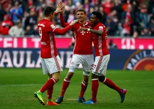 Bayern Münih, Hamburg'a gol oldu yağdı