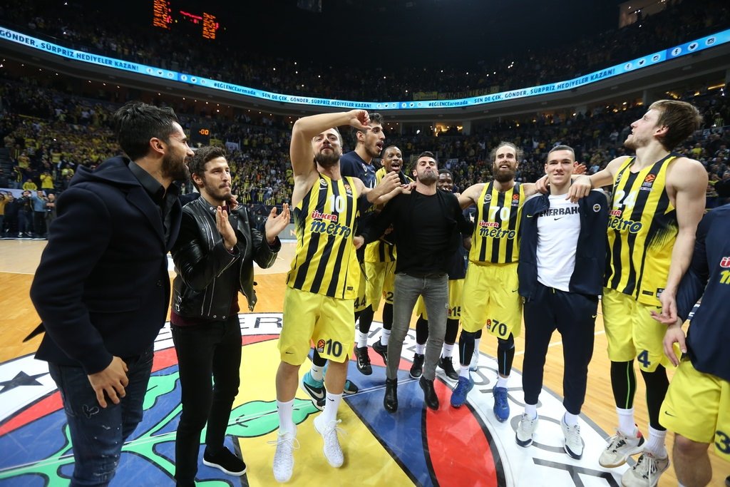 Volkan Demirel yerinde duramadı