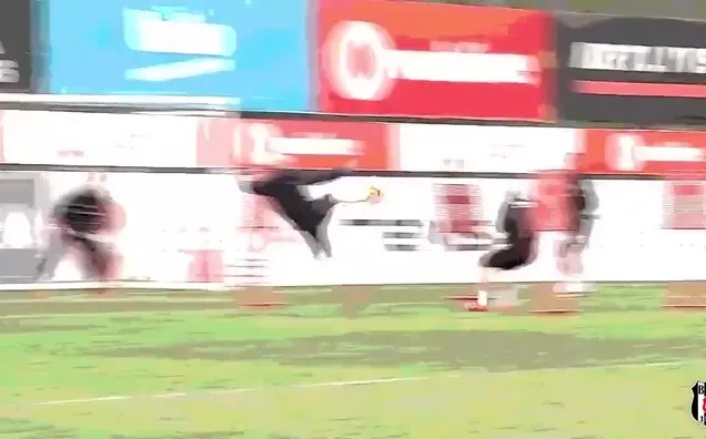 Beşiktaş'ın genç golcüsünden harika vole!
