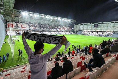 Alsancak Mustafa Denizli Stadyumu seyirciyle buluştu! İşte tribünden kareler