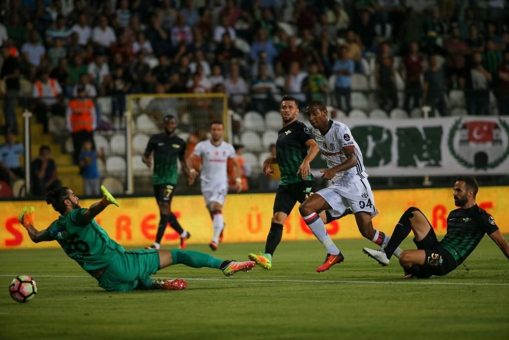 Beşiktaş, Akhisar deplasmanında rahat kazandı