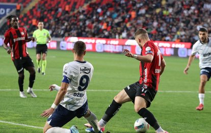 FENERBAHÇE HABERİ: Edin Dzeko’nun pozisyonu penaltı mı? Ahmet Çakar son noktayı koydu