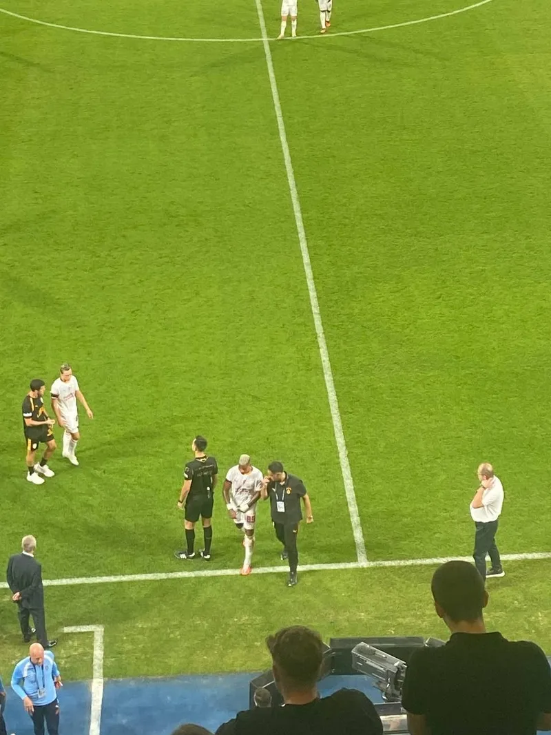 Galatasaray'a bir şok da Mario Lemina'dan! Oyuna devam edemedi - 2